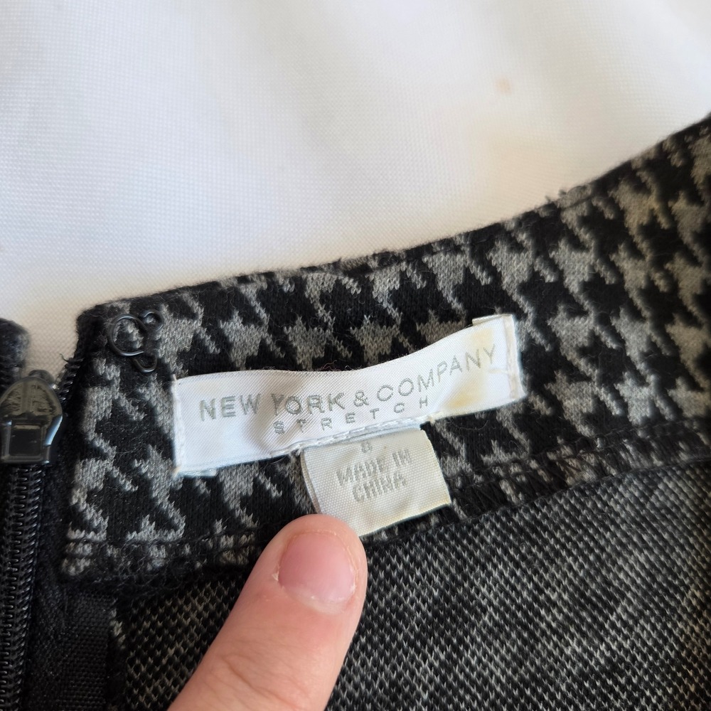 New York & Company Houndstooth Peplum Top Sleeveless V-Neck Wrap Black White 8 - Picture 3 of 7